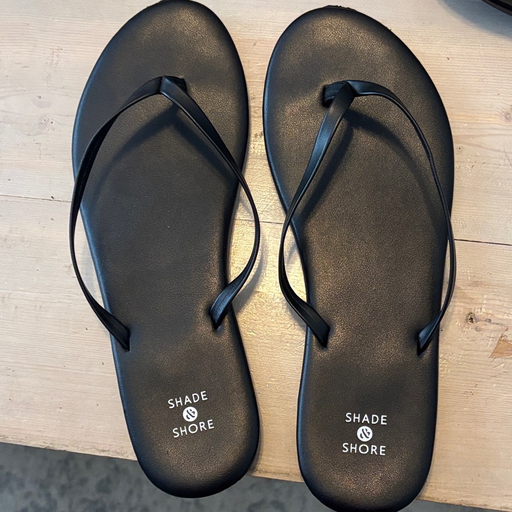 Shade & Shore Sleek Black Sandals Size 9 women's like new!